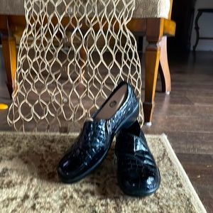 Never worn black Clark’s clogs